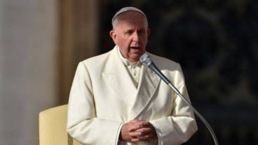 "Tal barbarie nos deja sorprendidos y nos preguntamos cómo el corazón humano puede concebir y crear este tipo de eventos horribles", exclamó el Papa.