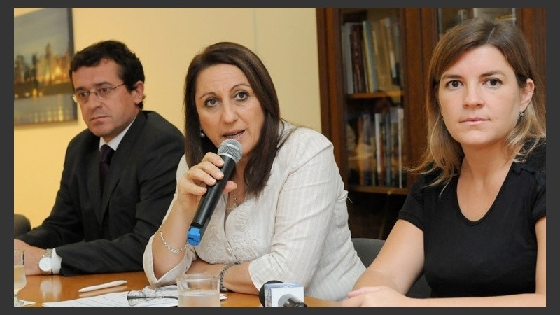 Fein junto a su ex secretaria de Hacienda, Verónica Irizar. 
