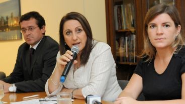 Fein junto a su ex secretaria de Hacienda, Verónica Irizar.