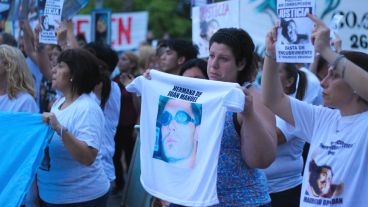 Familiares de víctimas dijeron presente para pedir justicia y más seguridad. (Alan Monzón/Rosario3.com)