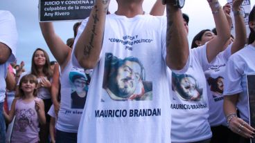 Una remera recordando a Brandán vista este lunes. (Alan Monzón/Rosario3.com)
