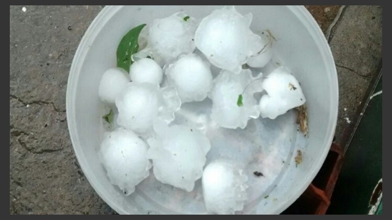 Las piedras de considerable tamaño se anticiparon a la lluvia.