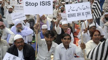 Musulmanes indios participan en una manifestación contra el Estado Islámico en Nueva Delhi en India. (EFE)