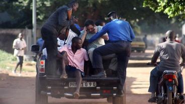 El Ministerio de Seguridad del país del oeste de África dijo que las fuerzas "liberaron rehenes y otros 30 escaparon por su cuenta".