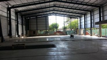 El gimnasio de Los Tiburones en su etapa final de construcción.