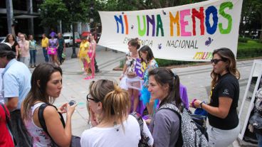 Mujeres y hombres participaron para pedir la Emergencia Nacional. (Rosario3.com)