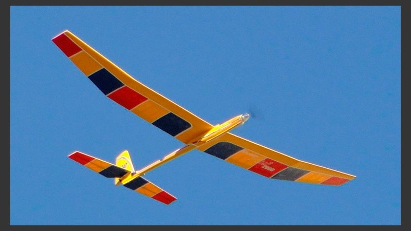 El proyecto tiene como objetivo la práctica de educación manual de los alumnos que construyen sus propios aviones en madera balsa 