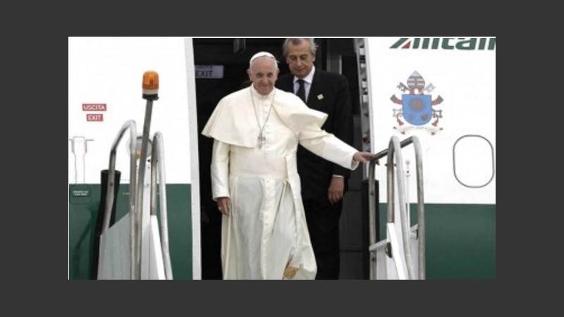 El Papa Francisco al arribar a África.