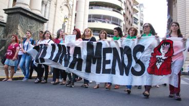 #NiUnaMenos, la consigna que movilizó a hombres y mujeres este miércoles.