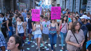 Mucha gente para decirle basta a la violencia de género.