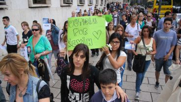Allegados al joven exigen respuestas tras el trágico siniestro. (Alan Monzón/Rosario3.com)