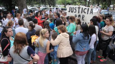 Toda esta gente participó de la movida este jueves por la mañana. (Alan Monzón/Rosario3.com)