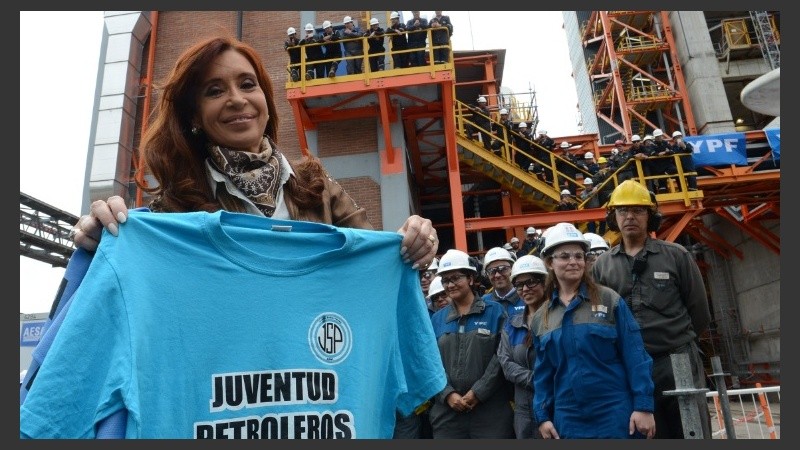 La mandataria visitó el nuevo Centro Científico Tecnológico de YPF (Y-TEC), en Berisso.