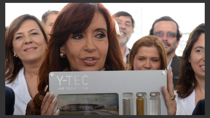 La mandataria visitó el nuevo Centro Científico Tecnológico de YPF (Y-TEC), en Berisso.