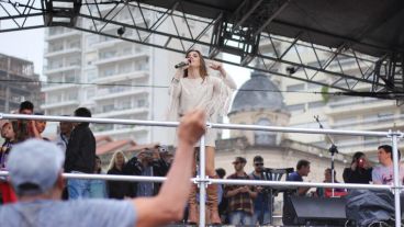 La Sole cantó unos temas en el escenario principal. (Alan Monzón/Rosario3.com)