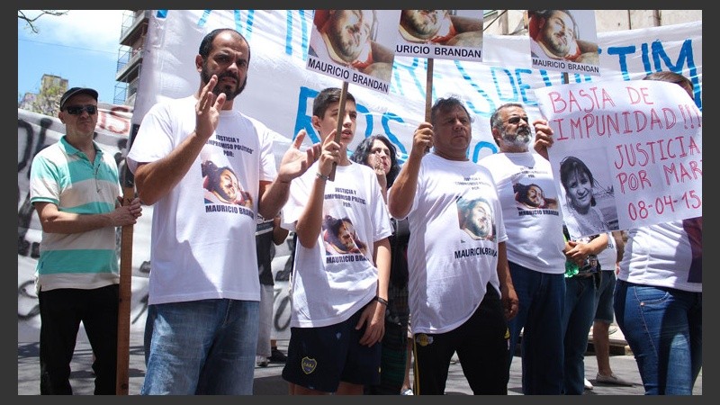 Familiares de Mauricio Brandán, el comerciante asesinado en zona oeste. (Alan Monzón/Rosario3.com)