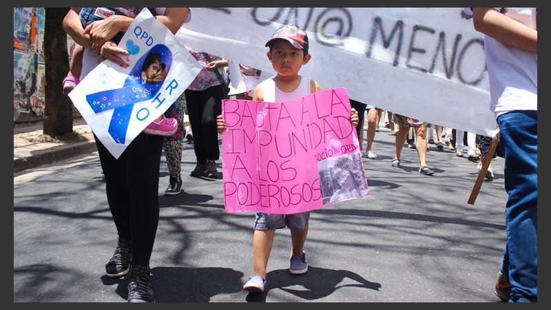 Un joven visto este miércoles al mediodía. (Alan Monzón/Rosario3.com)