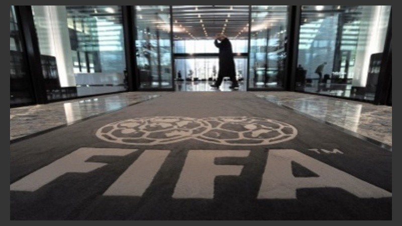 Detuvieron en Suiza a otros dos dirigentes de la FIFA.