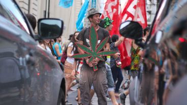 Rosario tuvo su marcha a favor de la marihuana. (Alan Monzón/Rosario3.com)