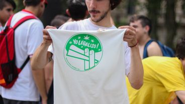 Se estamparon remeras con la frase "Yo legalizo". (Alan Monzón/Rosario3.com)