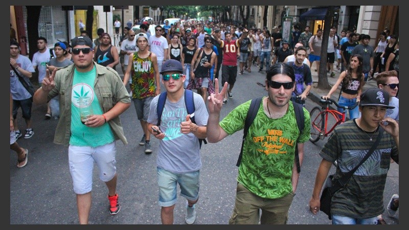 Los rosarinos tuvieron su marcha a favor del cannabis. (Alan Monzón/Rosario3.com)