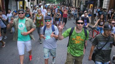 Los rosarinos tuvieron su marcha a favor del cannabis. (Alan Monzón/Rosario3.com)