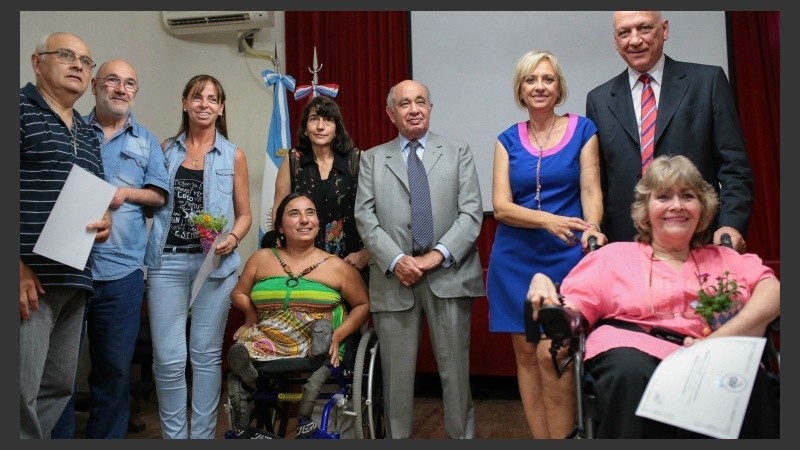 El gobernador Antonio Bonfatti participó del acto de reconocimiento.