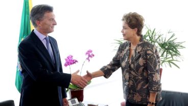 Macri se encontró con Dilma Rousseff en Brasilia.