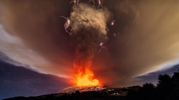 Imagen de la erupción tomada por un fotógrafo italiano.