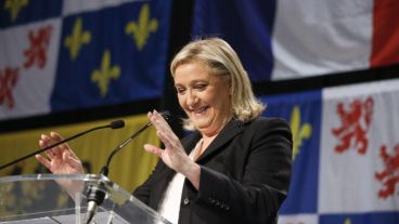 Marine Le Pen compareció eufórica ante sus seguidores.
