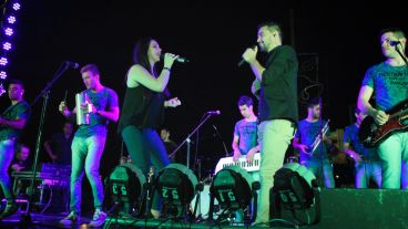 El grupo Amapola fue otra de las bandas que hizo bailar a la gente. (Rosario3.com)