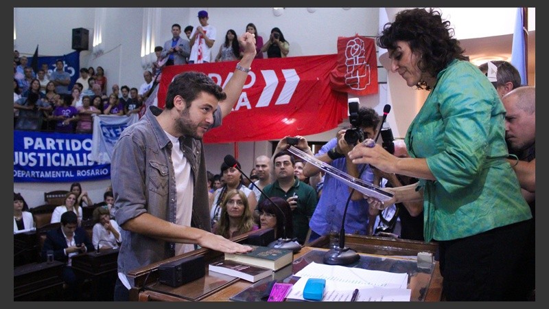 Juan Monteverde, uno de los nuevos concejales, juró este miércoles. (Alan Monzón/Rosario3.com)