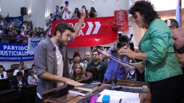 Juan Monteverde, uno de los nuevos concejales, juró este miércoles. (Alan Monzón/Rosario3.com)