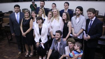 Los 15 caras nuevas del Concejo Municipal posan para la foto este miércoles. (Alan Monzón/Rosario3.com)