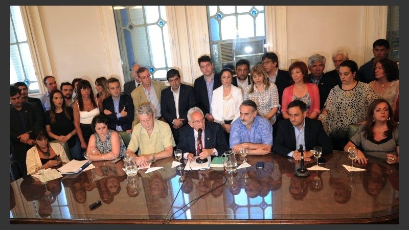 Los diputados nacionales en el anuncio, entre ellos los santafesinos Ramos, Seminara y González (derecha en la foto).