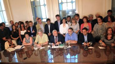 Los diputados nacionales en el anuncio, entre ellos los santafesinos Ramos, Seminara y González (derecha en la foto).