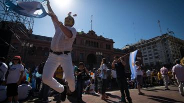 Festejos frente al Congreso en apoyo a Macri.