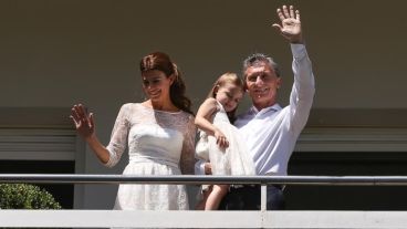 Macri junto a su esposa y su hija Antonia antes de salir hacia el Congreso.