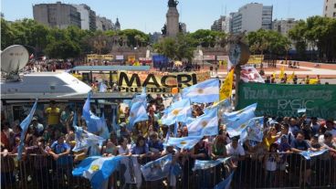 Festejos frente a la Casa Rosada, en apoyo a Macri.