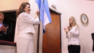 Mónica Fein y la flamante presidenta del Concejo Daniela León en el acto de este jueves.