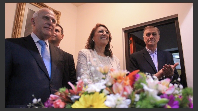 Mónica Fein junto a dos ex intendentes de Rosario, Miguel Lifschitz y Hermes Binner.