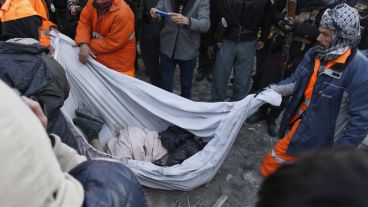 Dos agentes españoles, cuatro afganos y los atacantes fueron los que perdieron la vida tras el atentado. (EFE)