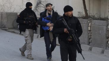 Los talibanes reivindicaron la autoría al anunciar que algunos de sus militantes habían accedido a una "casa de huéspedes" sin mencionar la sede española. (EFE)