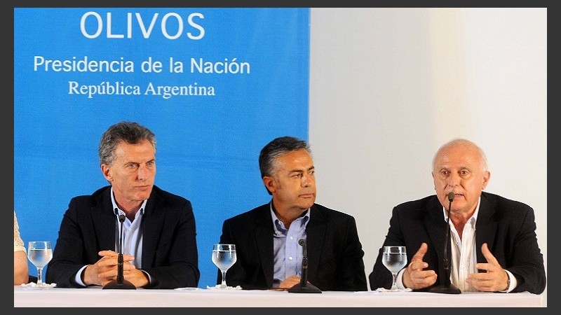 Lifschitz junto a Macri y el gobernador de Mendoza.