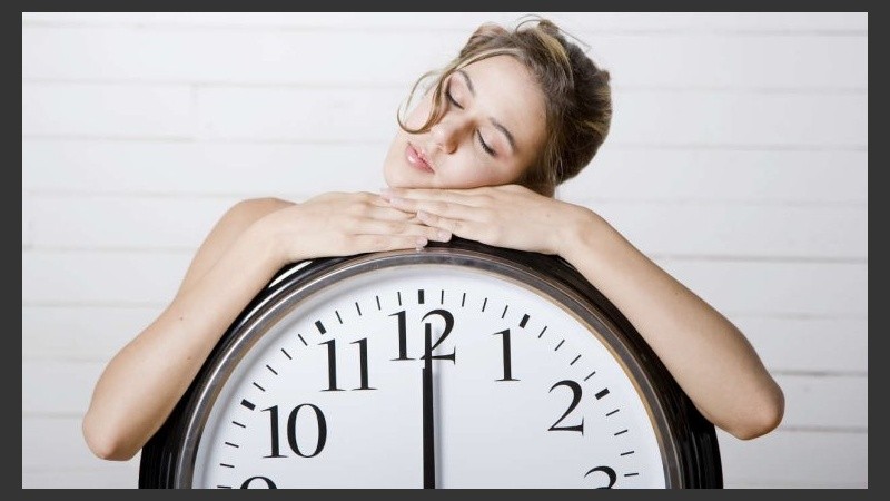 Dormir demasiadas horas, sumado a la falta de ejercicio y a pasar mucho tiempo sentado es tan peligroso como el tabaco o el alcohol.