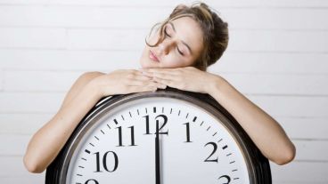 Dormir demasiadas horas, sumado a la falta de ejercicio y a pasar mucho tiempo sentado es tan peligroso como el tabaco o el alcohol.