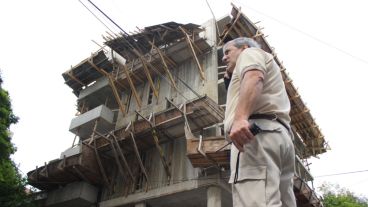 Personal del municipio cortó por precaución el paso en la zona. (Rosario3.com)