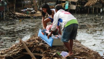 El tifón Melor afectó a gran parte de Filipinas dejando 8 muertos. (EFE)