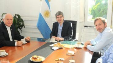 El gobernador junto a Peña y Frigerio en la Casa Rosada.