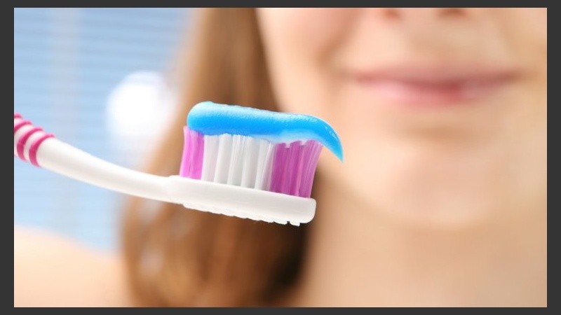 El hombre contactó a un doctor por WhatsApp.